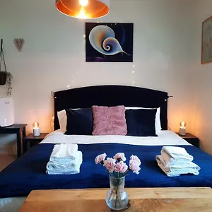  Homestay Super King Bedroom With Large Ensuite